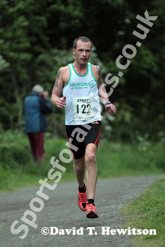Patrick Duffy (Heaton) finishing in the George Ogle Memorial Race, Rowlands Gill.